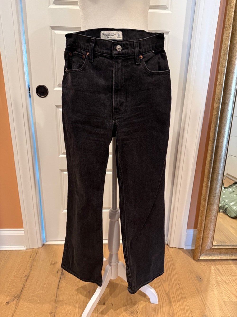 Abercrombie The ‘90s Relaxed Jean High Rise